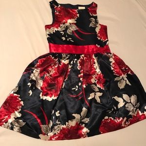Floral dress 👗 from crazy8 sz 7